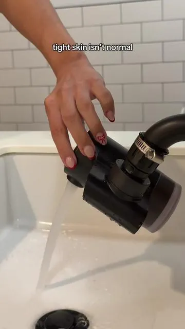 The one skincare hack that has changed my skin for good 🙌🏽 the Qure faucet filter filters out harsh metals and chlorine, that’s found in regular tap water, so i am finally putting better water on my skin 💦 @Qure Skincare  #tiktokshopcreatorpicks #tiktokshopjumpstartsale #qureskincare #faucetfilter #qurefaucetfilter 