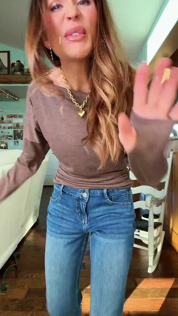 Jeans that are actually comfortable and flattering - of course they’re Halara!!! @Halara_official #halara #halarajeans #jeans #halaraasymmetricjeans #straightlegjeans 