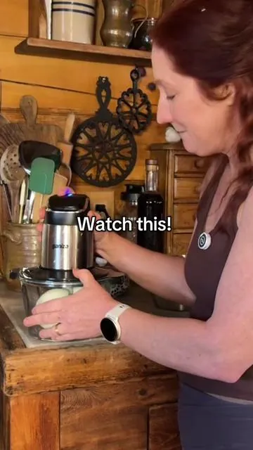 Ganiza stainless steel food processor for a cottage kitchen and farmhouse home, perfect for cooking food from scratch, chopping vegetables, grinding meat, making sauces, pestos, and old-fashioned homemade meals with a simple countertop kitchen tool #CottageKitchen #FarmhouseKitchen #FromScratchCooking #FoodProcessor #homemadefood 