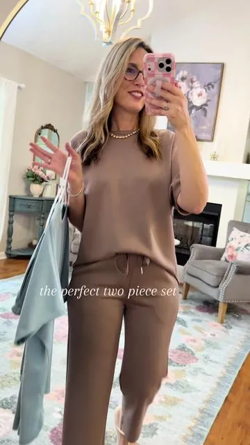 Whether you are traveling, lounging, running errands or going to brunch, this two piece matching set is perfect to throw on and go! True to size, I’m in a medium. @OFEEFAN