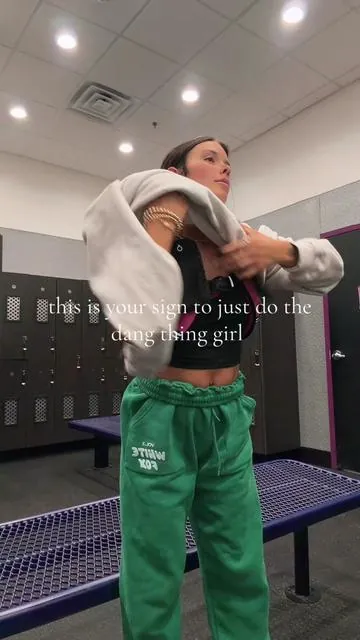 Best addition to my work outs >>> 👏 #momtok #momtok #MomsofTikTok #toddlerlife #parentsoftiktoks #wifelife #postpartumjourney #postpartumbody #csectionrecovery #workout #fitnessjourney 