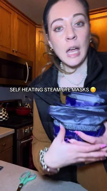 These self heating steam eye masks are an absolute game changer!! Perfect for traveling, relaxation, or just a pick me up after a long week!! Snag yours and thank me later 😌  #steameyemask #eyemask #relaxing #tiktokmademebuyit #selfheatingeyemask 