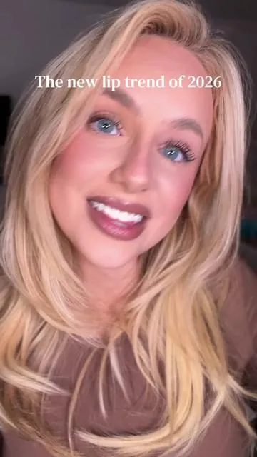 Okay I wasn’t sure if I’d like this but I LOVE it! Latte lips are definitely a win in my book! #lipcombo #lattelips #makeuptrends2026 @M.A.C Cosmetics Store 