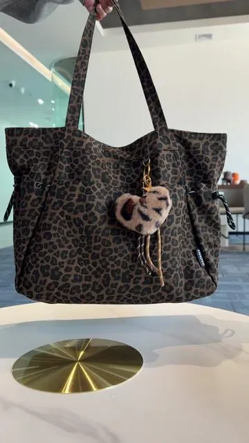 From Work to Play: Leopard Print Plush Tote Bag with Crossbody Design 🐆✨ #LeopardPrintBag #CrossbodyTote #LargeCapacity #TikTokShopRestock #spotlightfinds 