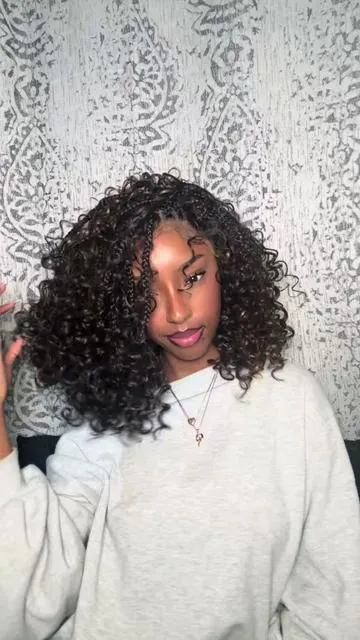 How cute is this tho😍 I love love love boho braids but sometimes sitting for hours is too much for me so this is ✨perfect✨ #frodio #wiginstall #beginnerfriendlywig #bohobraids #braidedwigs 