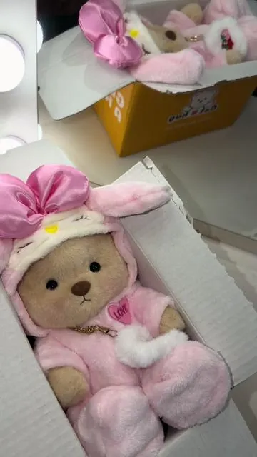 OMGGG my shaylaaaa🥺🥺this getahug love strawberry bear🥺🥺perfect for valentine’s day💕💞💗 #getahug #getahugco #valentinesday #valentinesdaygift #teddybear 