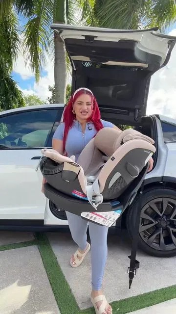 El sol en el carro ya no es un problema para tu bebé. Esta silla de carro Baby Trend es 4 en 1, así que crece con tu bebé desde recién nacido hasta booster #tiktokshopcreatorpicks #tiktokshopfinds #babyessentials #carseat #momlife 