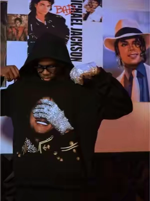 #michealjackson #mj #hoodie #tiktokcreatorsearchinsightsincentive #beatit 
