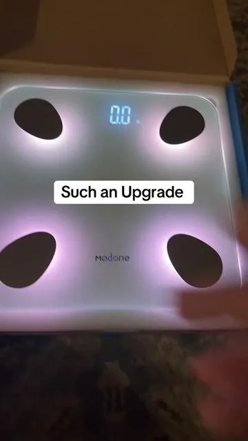 This led smart scale makes me actually want to weigh in #bestbodyweightscale #bodyweightscale #smartscale #weightscale #fitnesstok 