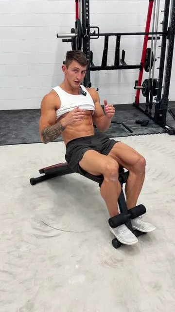 Can’t believe the price on this bench. Foldable so it doesn’t take up much space either. All the adjustments you need to get an effective workout! Start your home gym now or get a new bench for your current gym. The link is in the bottom left corner of the video! #weightbench #homegym 