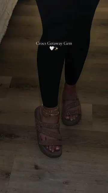 #crocs #crocssandal #crocsnewarrivals #sandals #sandalsforwomen  