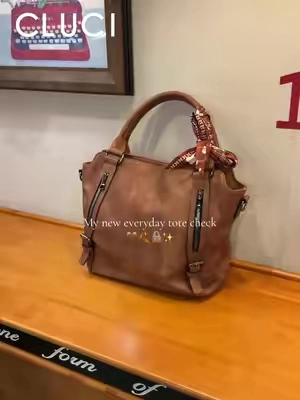 You will fall in love with this tote👜🤎✨💫 #cluci #tiktokshopholidayhaul #tiktokmademebuyit #giftguide #bestseller #ValentinesDay #bagaccessories #valentinesdaygift #affordablefashion #fypシ 