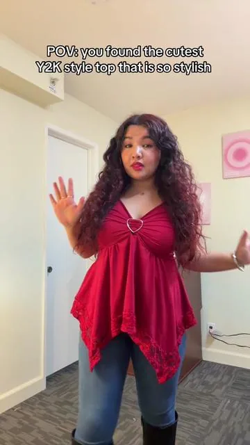 #y2kaesthetic #y2kfashion #feminineoutfits #chubbyfashion 