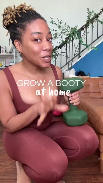 It’s gonna be a bootilicious summer 🍑✨ this hip thrust band is saving lives 🤣🙌🏽 #hipthrust #homeworkoutsforwomen #homeworkoutideas #glutesworkout 