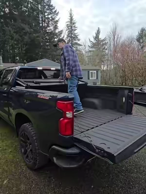 keep your stuff dry with this truck bed tri fold soft cover #truck #truckbed #tonneaucover #trucklife #tiktokshopcreatorpicks @Yitamotor 