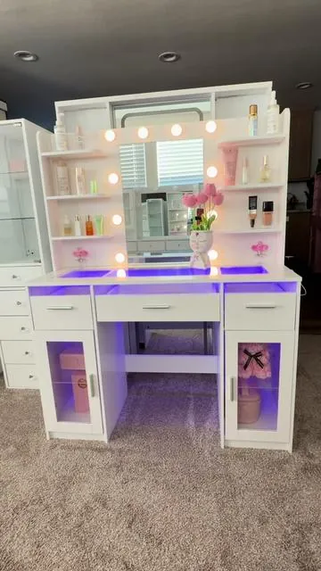 Vanity makeup with RGB lights #tiktokshopcreatorpicks #newyearnewme #tiktokshop #vanitymakeup #vanity 