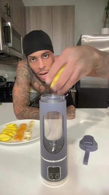Great For A Morning Smoothie , Workouts , And A Late Night Snack 🍓🍌🥭 #smoothie #preworkout #kitchenhacks #healthylifestyle #healthy 