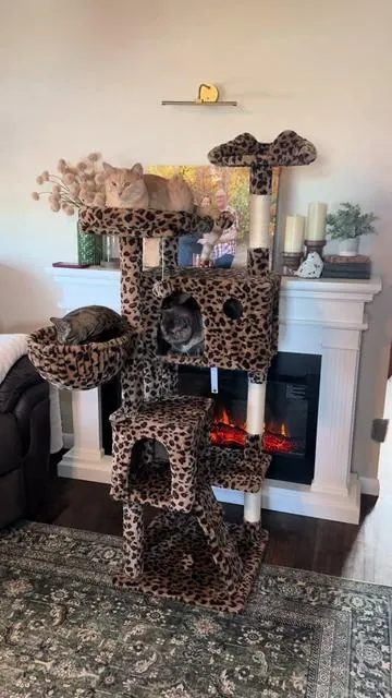I have 9 cats so OF COURSE I have a lot of cat trees but this cat tree is one of my cat’s favorites 🐈🐈‍⬛🐈🐈‍⬛ @HOOMIC 