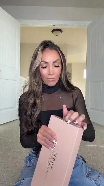 I love this perfume set. All of them smell so elegant and luxurious!! Definitely a must try if you love smelling expensive. I love the packaging too. 🫠🫠🫠