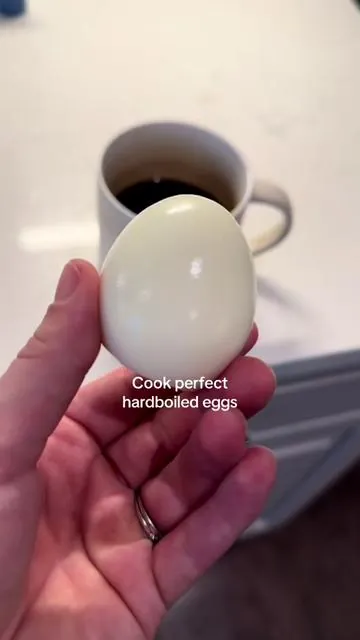 Easiest hard boiled eggs ever and they peel so well. I only wish I bought this cooker sooner! @Y@YonsyaKitchenh#hardboiledeggb#boiledeggb#boiledeggsm#mealprepideash#healthybreakfastideas