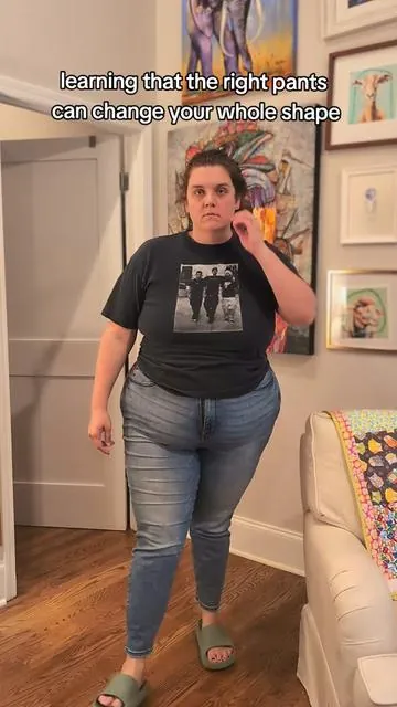 just saying!!! I've been learning how to dress for my body (and for me) and I've found so much confidence and joy. and spoiler alert, I wear these pants ALL the time now 😝 #plussize #plussizefashion #findingmystyle #millennial #millennialmom