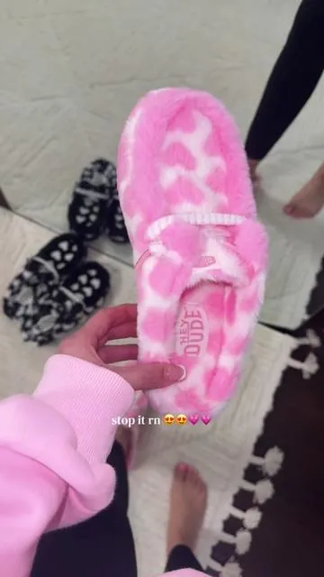 💗pink💗 HeyDude Heart Slippers 😍😍✨ #heydude #heydudeslippers #heydudes #tiktokshopcreatorpicks 