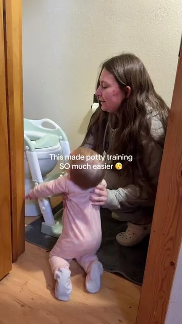 The only potty seat that actually worked for us. Steps + handles made my toddler confident enough to go by herself. #pottytraining #pottytraininingmama  #momtips  #tiktokshopcreatorpicks #parentinghacks  @Jool Baby 