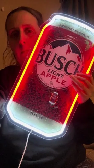 These signs are studying at the perfect way to spruce up your man cave! They have adjustable light settings, so they are not too bright or too dark! #busch #apple #mancave #giftsformen #drinksigns 