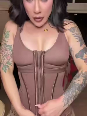 We are doing snatched waists in 2026!! @SHAPESHE #shapewear #waisttrainer 