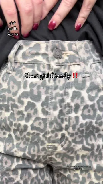 These short girl friendly ultra stretchy cheetah jeans are SO comfy but also flattering especially with the kick flare shape. In my true size xs! @FireSwan #jeans #denim #affordablefashion #fashioninspo #styleinspo 