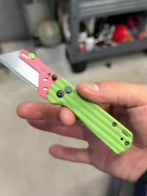 New utility knife by CJRB. Great knife to carry as a edc. #cjrb #utilityknife #knife #tiktokshopcreatorpicks #pocketknife 