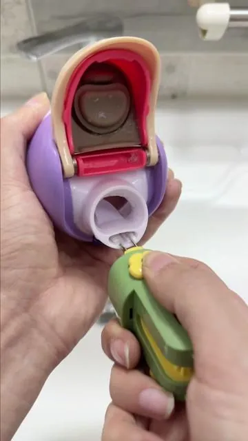 I can' t believe I used to drink from unwashed cups 😳 This tool changed everything! #BottleBrush #CleaningHacks #MomLife #HomeEssentials #TikTokHolidayHaul 