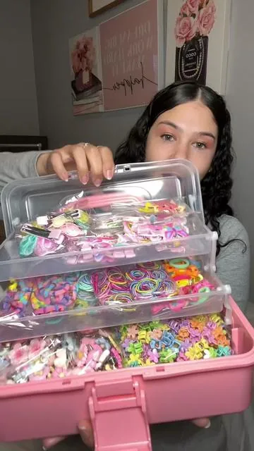SO MANY hair accessories for girls 😍 you can get it with the box or without! #yamiluzd #momofgirls #hairaccessories #kidsoftiktok #tiktokshopfinds 
