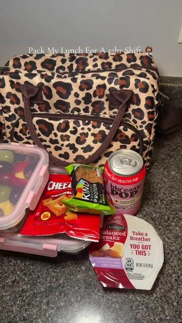 You won’t get a quality lunch bag for less than $10 anywhere else! #packmylunch #workessentials #lunchbag 