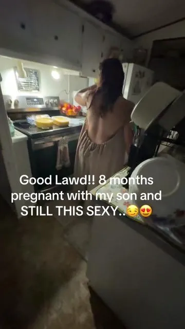 I’m a lucky man… 😏🥰@Lizzy ✌🏽🖤 #fyp #wife #pregnantlife 