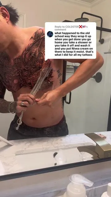 Replying to @COLDSTER❌🇺🇸 old school way is definitely still a thing but healing a piece in 7-8 days vs 14 sounds way better. I would pay a small amount of money every time to heal my tattoos that fast. #tattooaftercare #tattoocare #tattooaftercaretips #tattoobalm #hustlebutter 