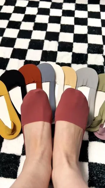 Socks made for fancy shoes that actually stay in place. #socks #dresssocks #forthegirls 