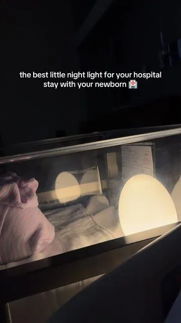 was not about to turn on those bright hospital lights 🫣 #newborn #postpartum #4thtrimester #hospitalbag #laboranddelivery 