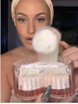 If you really want to smell good all day, long, lotion, first, oil mix, dusting powder, then your perfume. 🙌🏻🚿🫧 #BodyCareRoutine #EverythingShower #DustingPowder #BodyCare #tiktokshopcreatorpicks @jerrbearscompany 