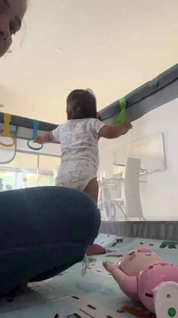 Yo también tuve una pequeñina que no sabía caminar 🥹🥹🥹 pero este corral me salvó a vida 😜#mihija #mamaprimeriza #bebe #bebestiktoks #bebes 