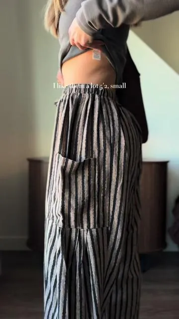 Breezy, cute, I’ll wear them in summer for sure #pants #widelegpants 