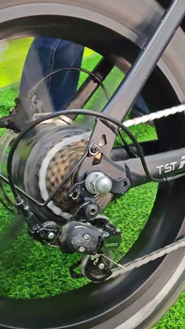 Twist, rush, hush—pure e-thrill.  #electricbike #tiktokshop #f1 #speed #amazonfinds       