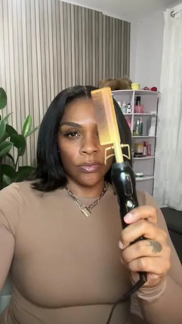 This hot comb is sooo good!! And the price is even better!!  @Terviiix #terviiix #tiktokshopcreatorpicks #tiktokshopfinds #hotcomb 