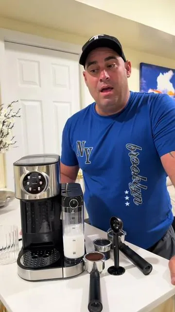 Esta máquina de café expreso #Cowsar es una maravilla Hace café expresso, latte y capuccino. #capuccino #latte #latteart #expresso              