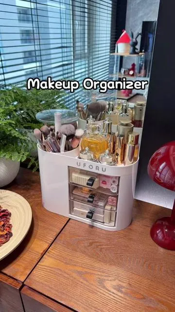 Love this “elevator”makeup organizer so much-it seriously holds a ton!#organization #makeuporganization 