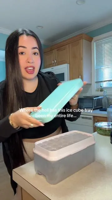 I love this thing smmm 😭🧊#icecubes #icecubetray #icemaker #kitchenmusthaves 