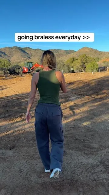 No bra no problem! Cause the padding is sewn into this top #tanktop #builtinbra #womensfashion 