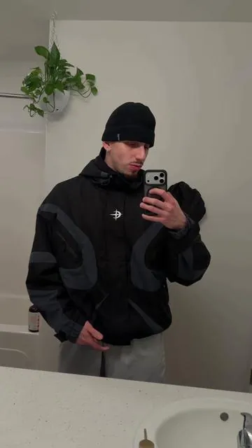 This jacket is to tuff🤩🔥 #jacket #athlete #athletic #affordablefashion #sportsfashion 