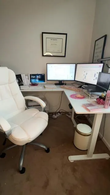 Still a good find! #workfromhome #electricstandingdesk #standingdesk #sittingstandingdesk #tiktokshopcreatorpicks 