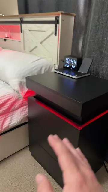 #nightstand #bedroomfurniture #bedsidetable #tiktokshopjumpstartsale #tiktokshopcreatorpicks 